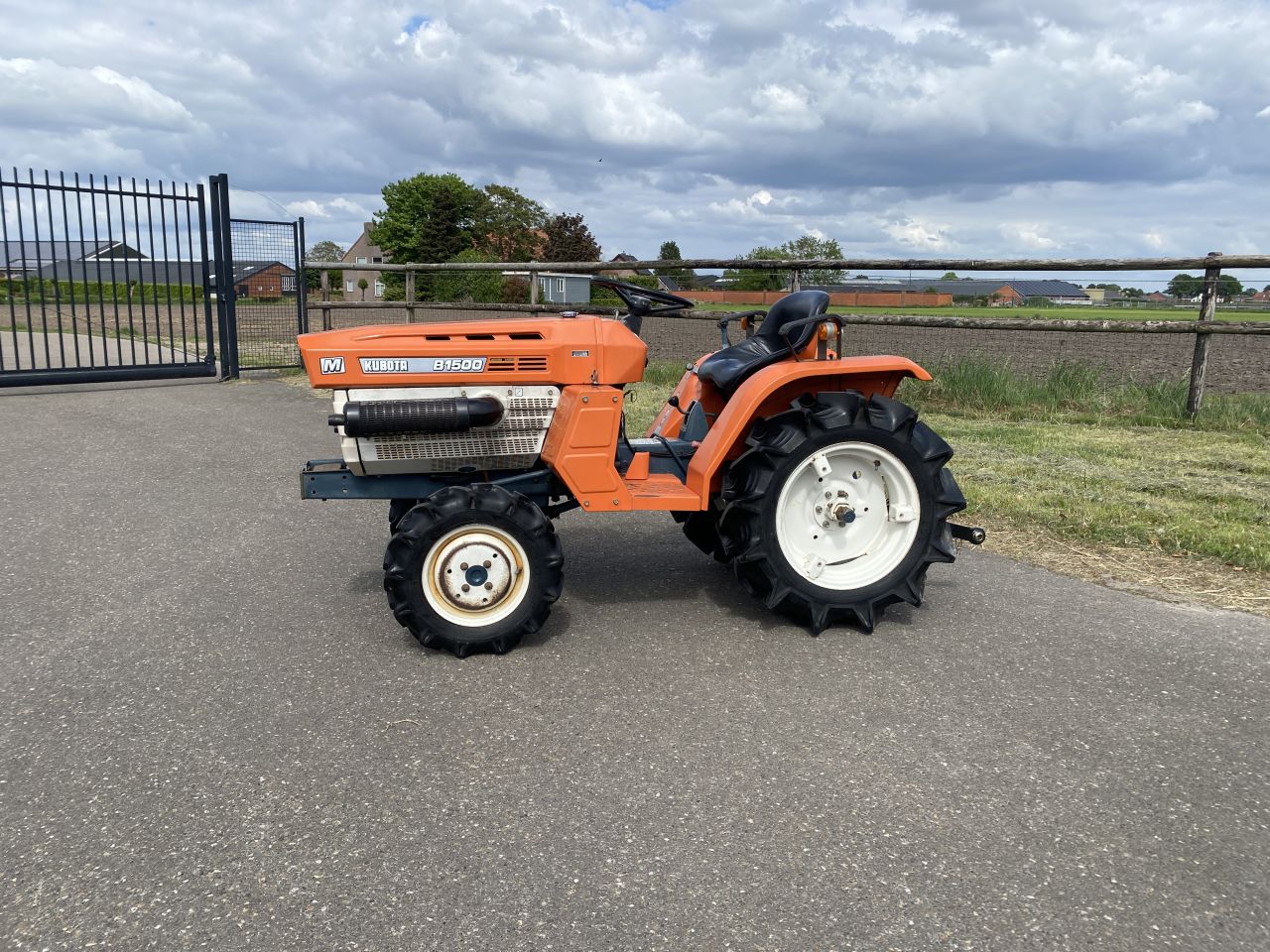 KUBOTA B1500