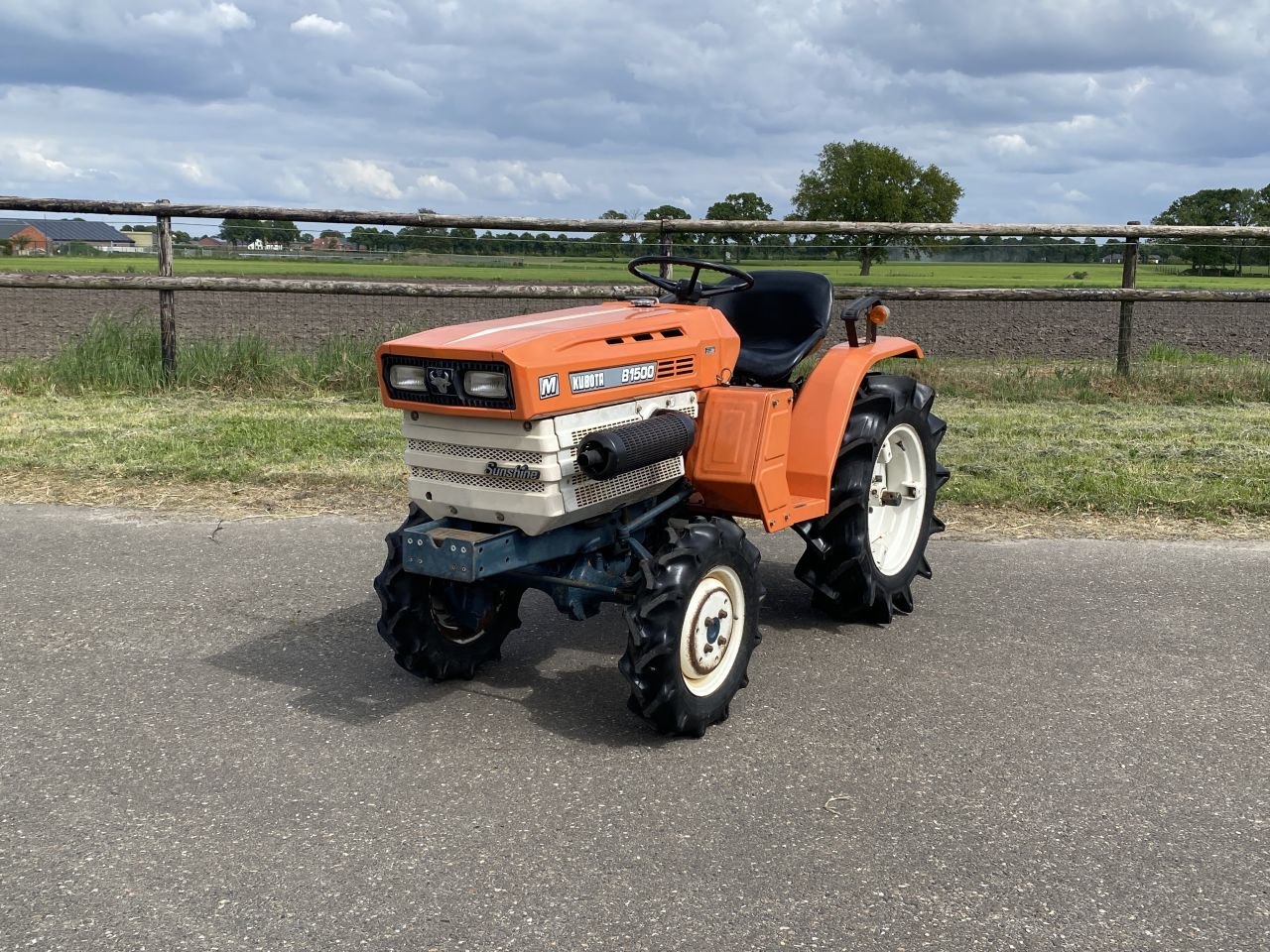 KUBOTA B1500