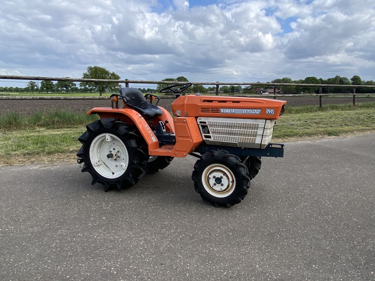 KUBOTA B1500