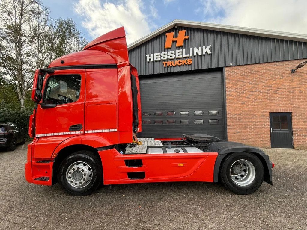 Mercedes-Benz Actros 1842 Streamspace Xenon NL Truck