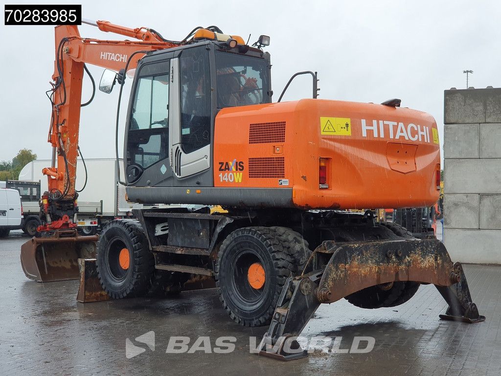 Hitachi ZX140W -3 OUTRIGGERS - ROTOTILT