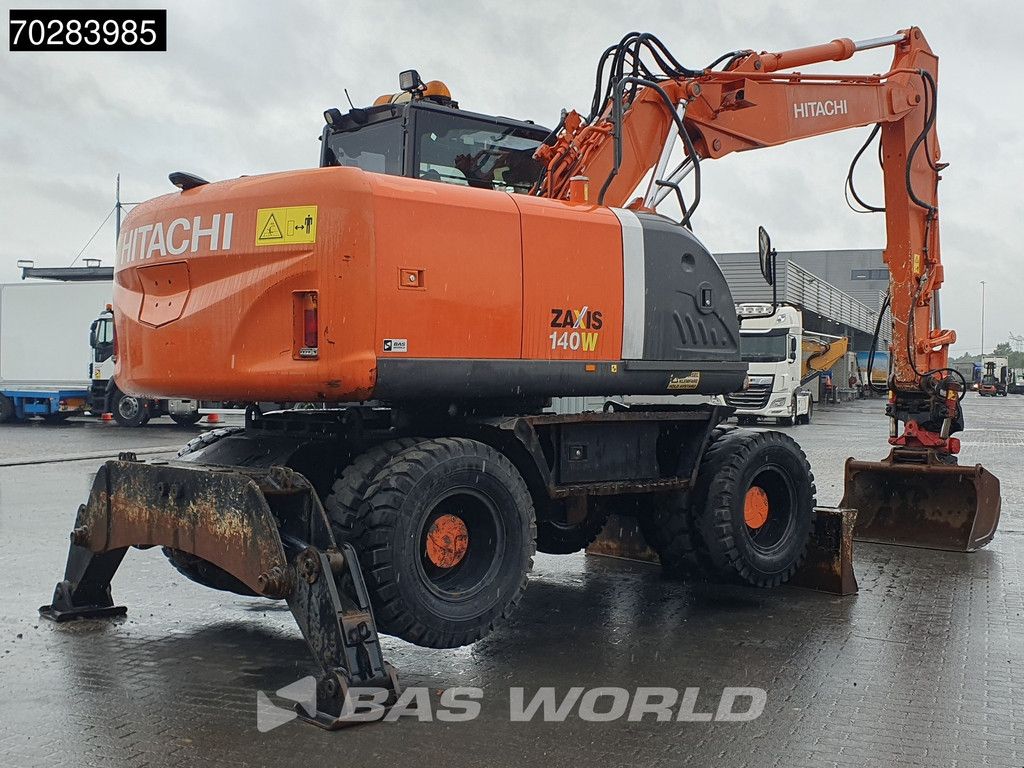 Hitachi ZX140W -3 OUTRIGGERS - ROTOTILT
