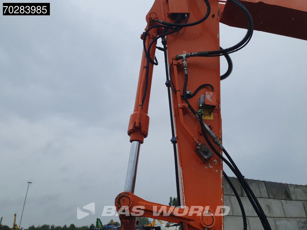 Hitachi ZX140W -3 OUTRIGGERS - ROTOTILT