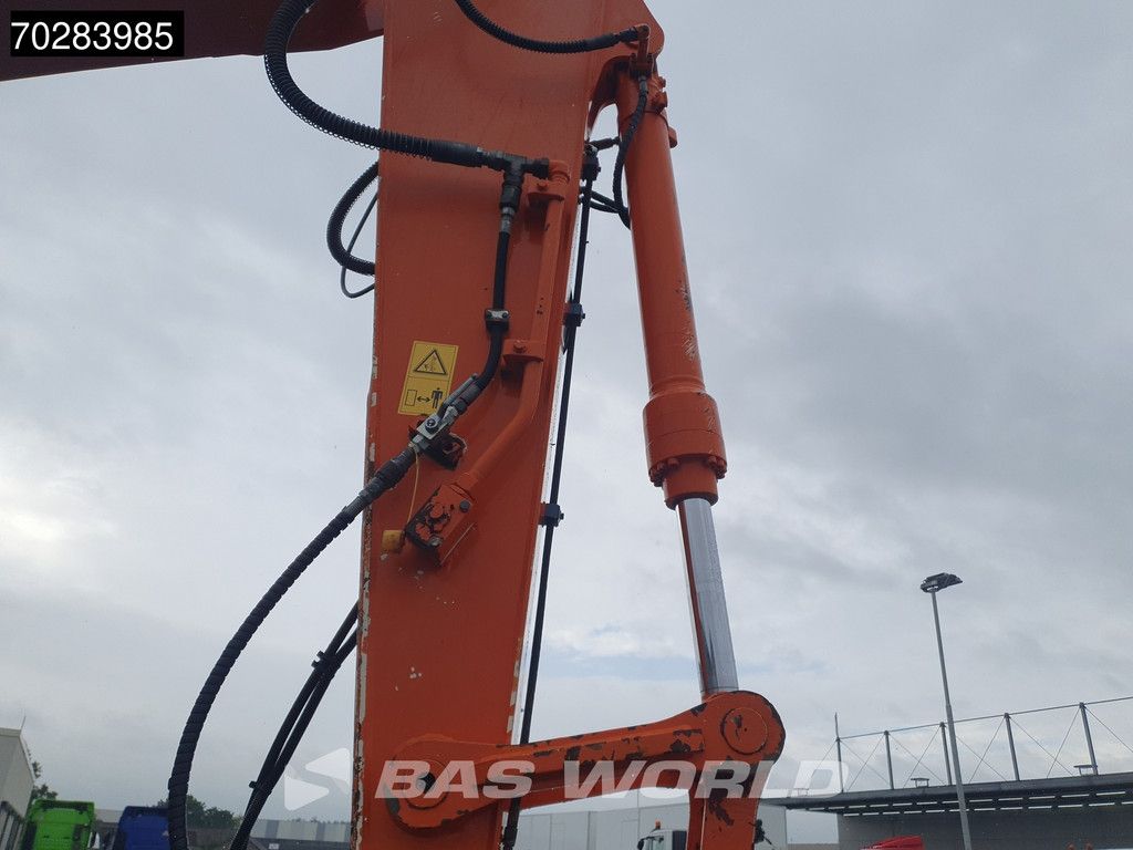 Hitachi ZX140W -3 OUTRIGGERS - ROTOTILT