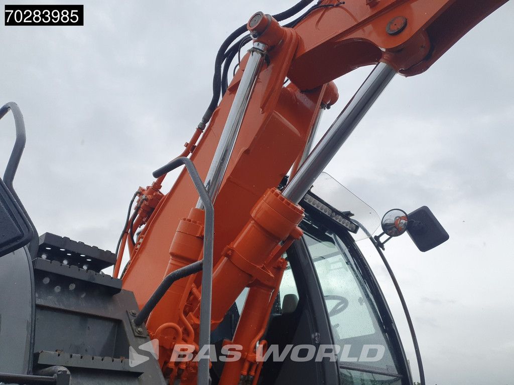 Hitachi ZX140W -3 OUTRIGGERS - ROTOTILT