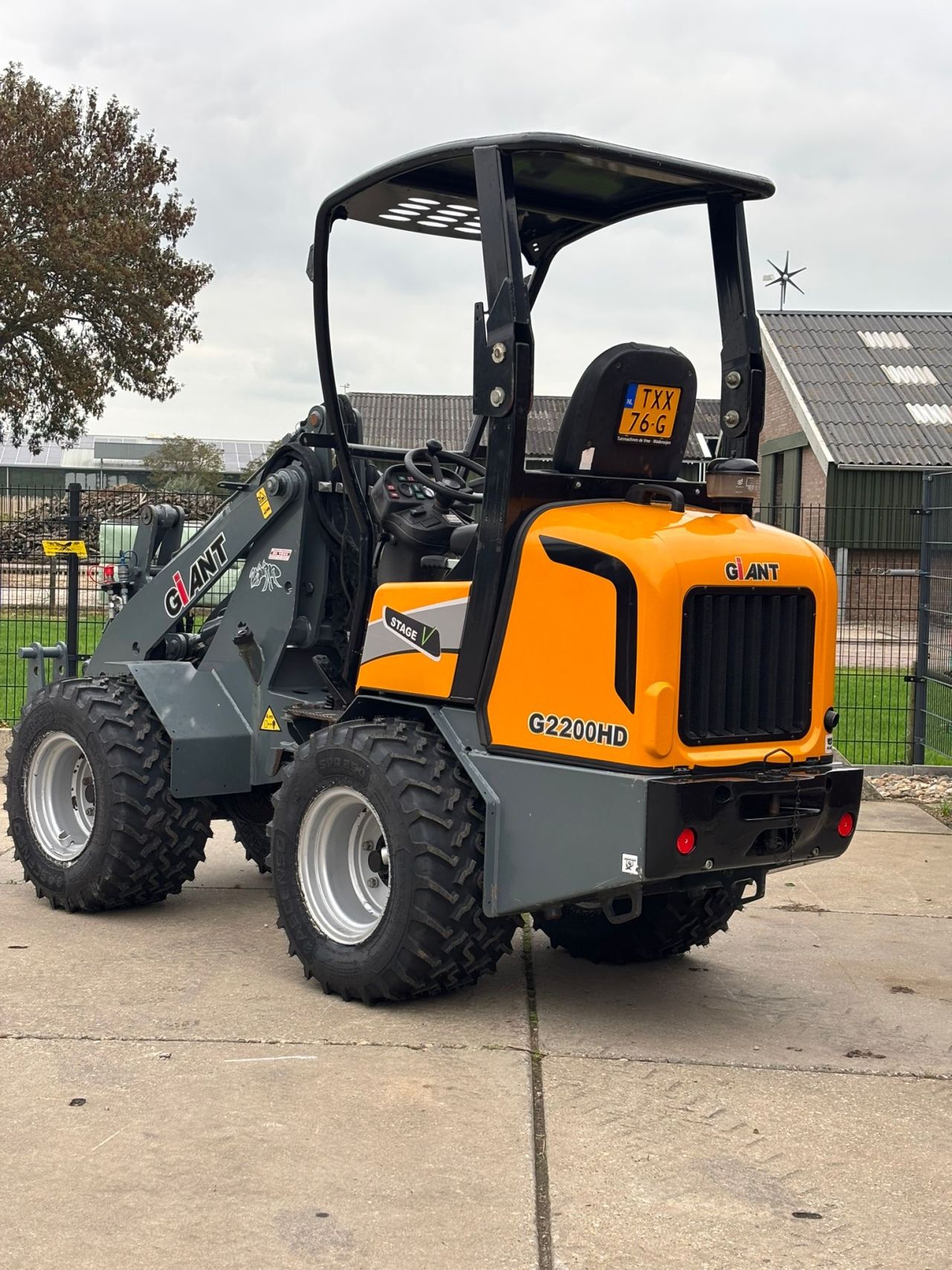 Giant g2200hd mini shovel