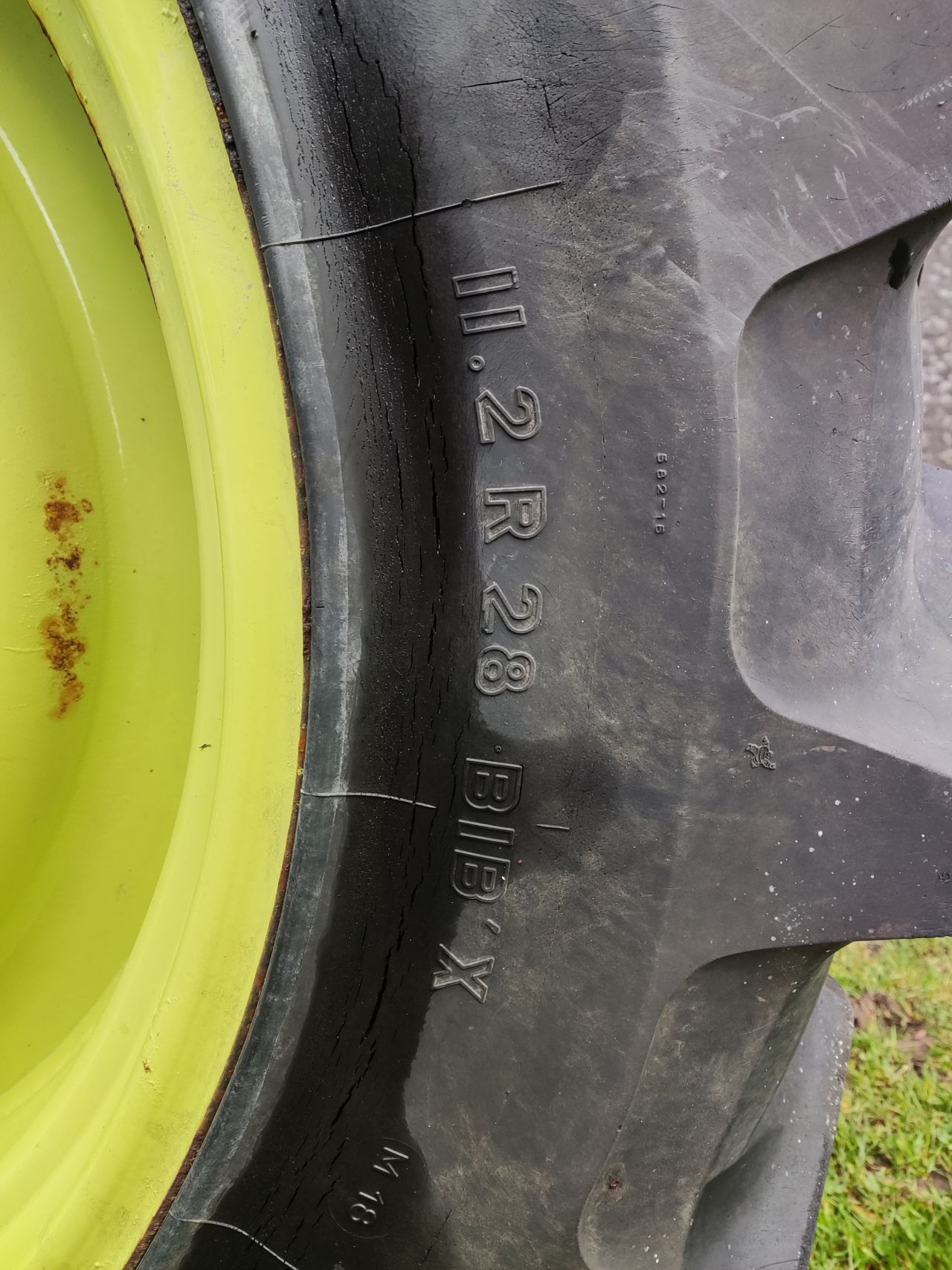 Complete set banden met velg voor een MB Trac tractor