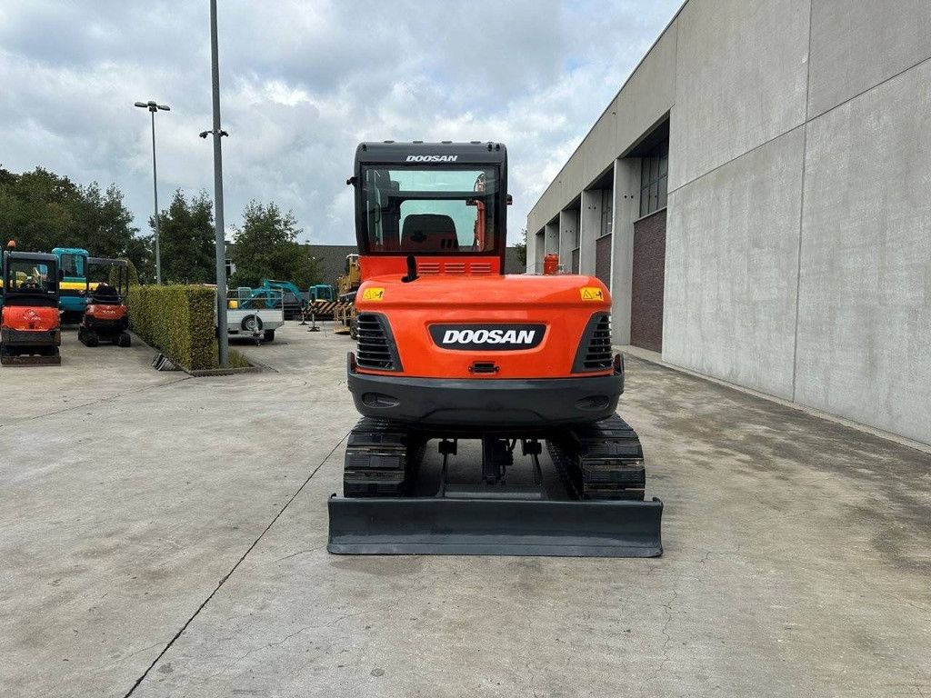 Doosan DX60 Diesel-Raupenbagger mit 37,8 kW