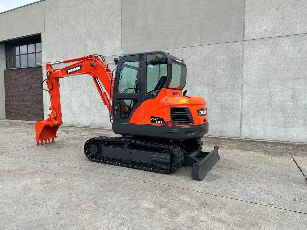 Doosan DX60 Diesel-Raupenbagger mit 37,8 kW