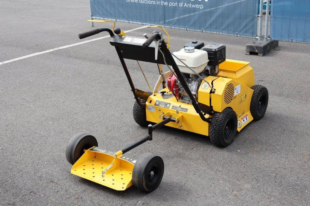 Hydrostatic Seeder Stinger SS2400 Petrol 11hp 2019