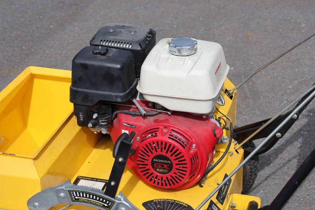 Hydrostatic Seeder Stinger SS2400 Petrol 11hp 2019