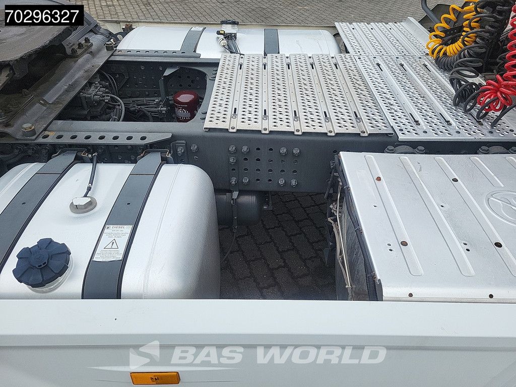 Mercedes Actros Actros 1845 4X2 StreamSpace Retarder ADR 2xTanks Euro 6