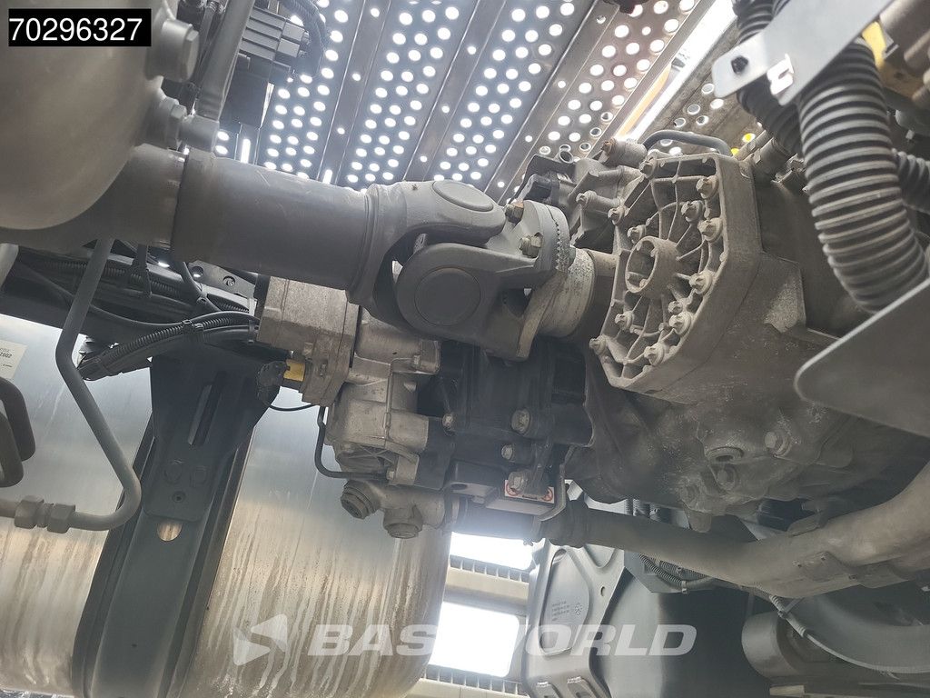 Mercedes Actros Actros 1845 4X2 StreamSpace Retarder ADR 2xTanks Euro 6