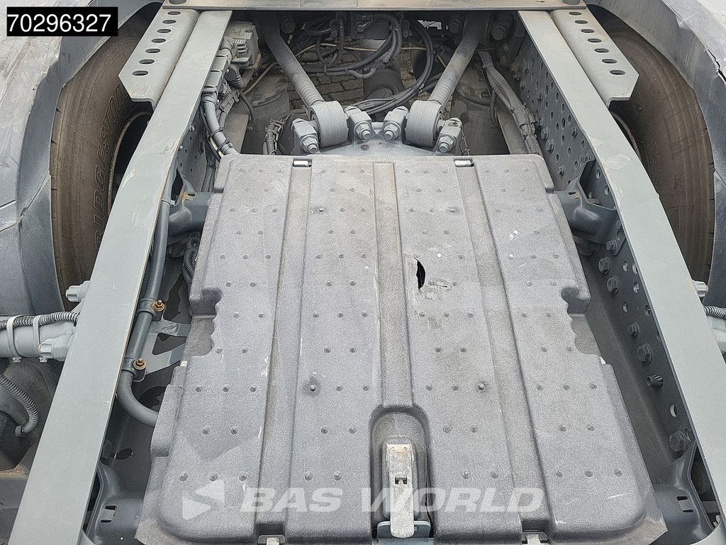 Mercedes Actros Actros 1845 4X2 StreamSpace Retarder ADR 2xTanks Euro 6