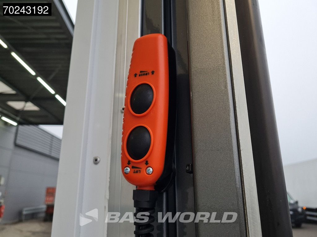 Iveco Daily 35C18 3.0L Automaat 180PK 1000KG Laadklep Zijdeur 2025-Model Bakwagen Dubbellucht ACC LED Navi Airco D'Hollandia 3,5t Trekgewicht Euro6 Meubelbak Koffer 21m3 A/C
