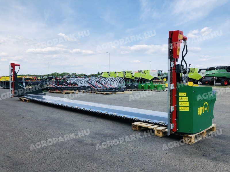 John Deere 625R 7,6 meter rape tension with 2 side knives