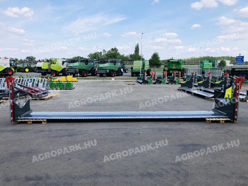 John Deere 625R 7,6 meter rape tension with 2 side knives