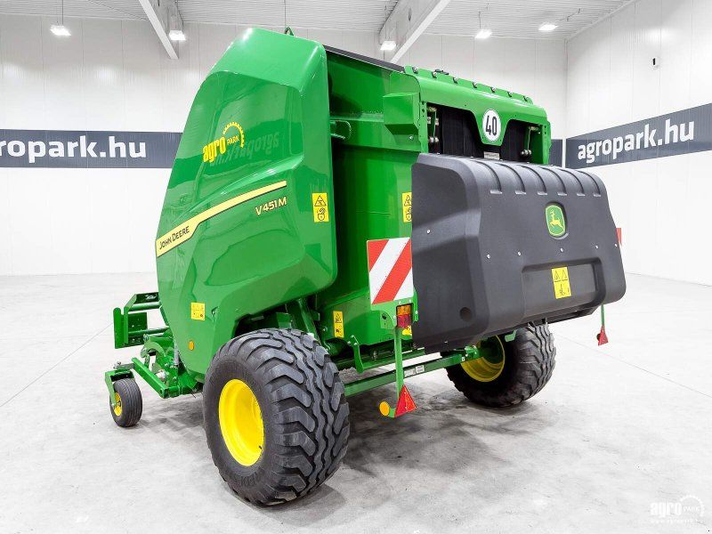 John Deere V451M