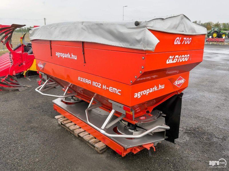Kuhn Axera 1102 H-EMC mounted  , 2.800 liter hopper