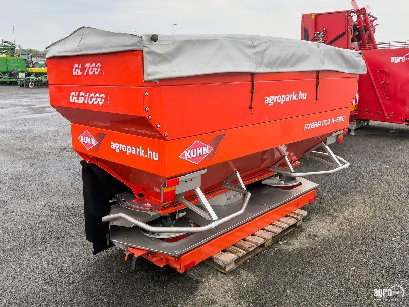 Kuhn Axera 1102 H-EMC mounted  , 2.800 liter hopper