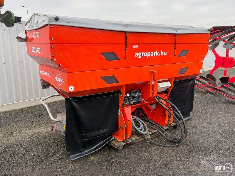 Kuhn Axera 1102 H-EMC mounted  , 2.800 liter hopper