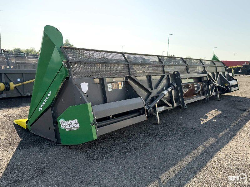 Ziegler Sunflower Champion 12R John Deere 12 row sunflower header, 75 cm
