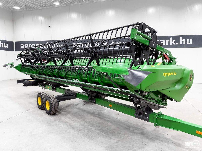 John Deere 725X 7,6 m variable depth grain header, rape side knives, transp