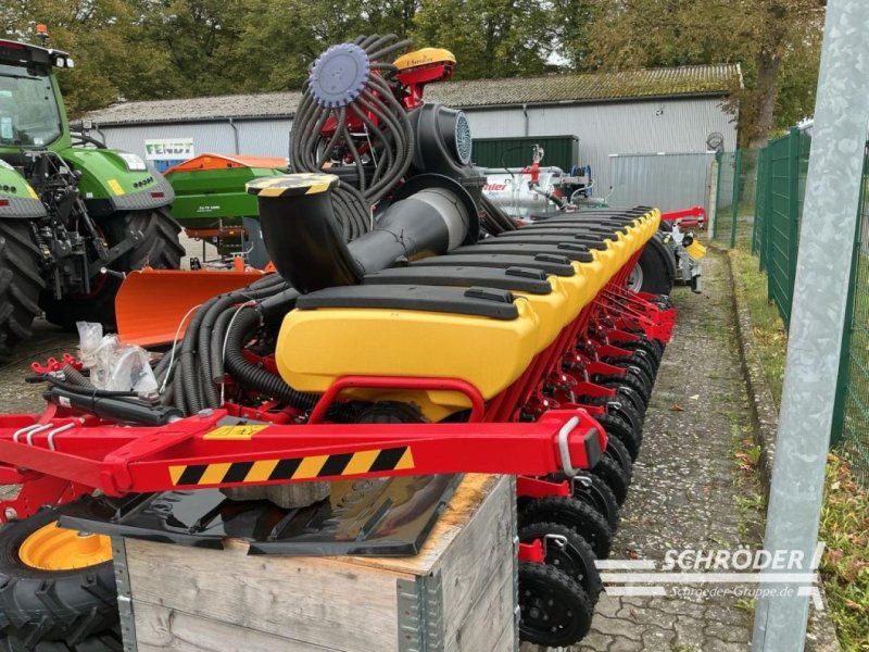 Väderstad MASCHINE | TEMPO TPV 12 + FH 2200