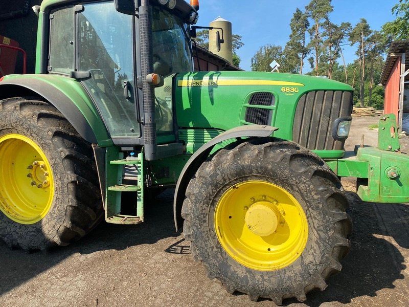 John Deere 6830