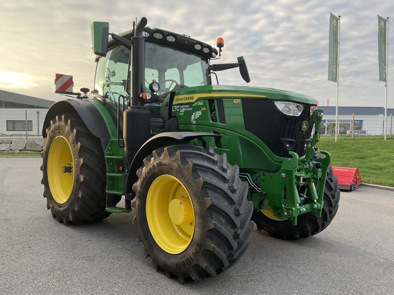 John Deere 6R 215