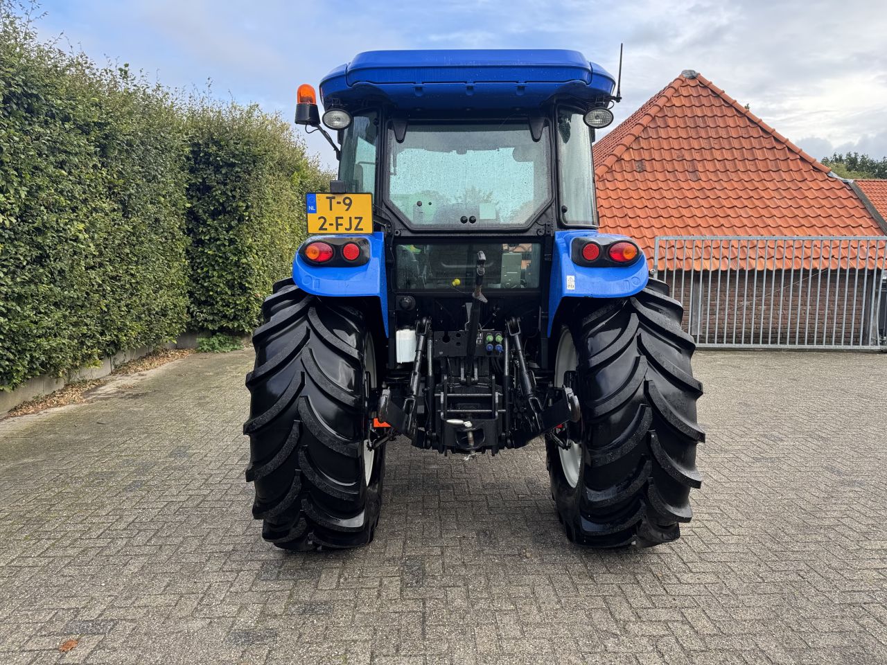 New Holland TD5.95 op nieuwe banden !