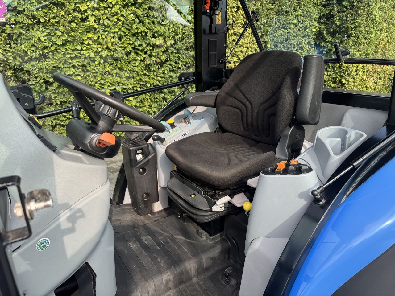 New Holland Boomer 54D Easy Drive vario !!