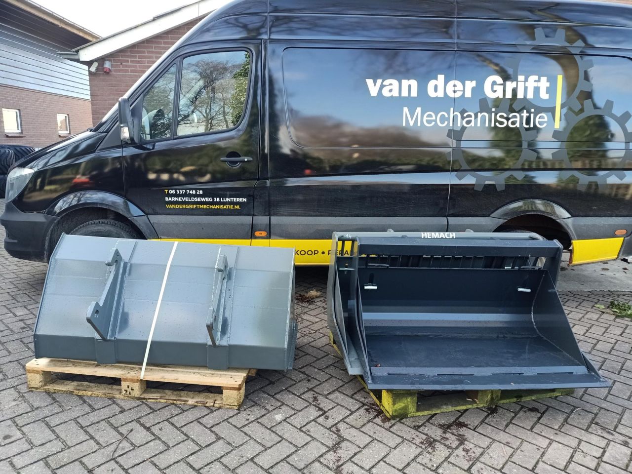 Knikmops en Giant bakken / grondbak /volumebak/ puinbak
