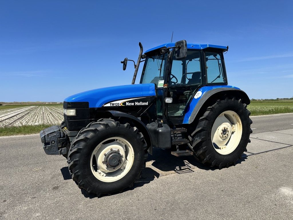 New Holland 8260