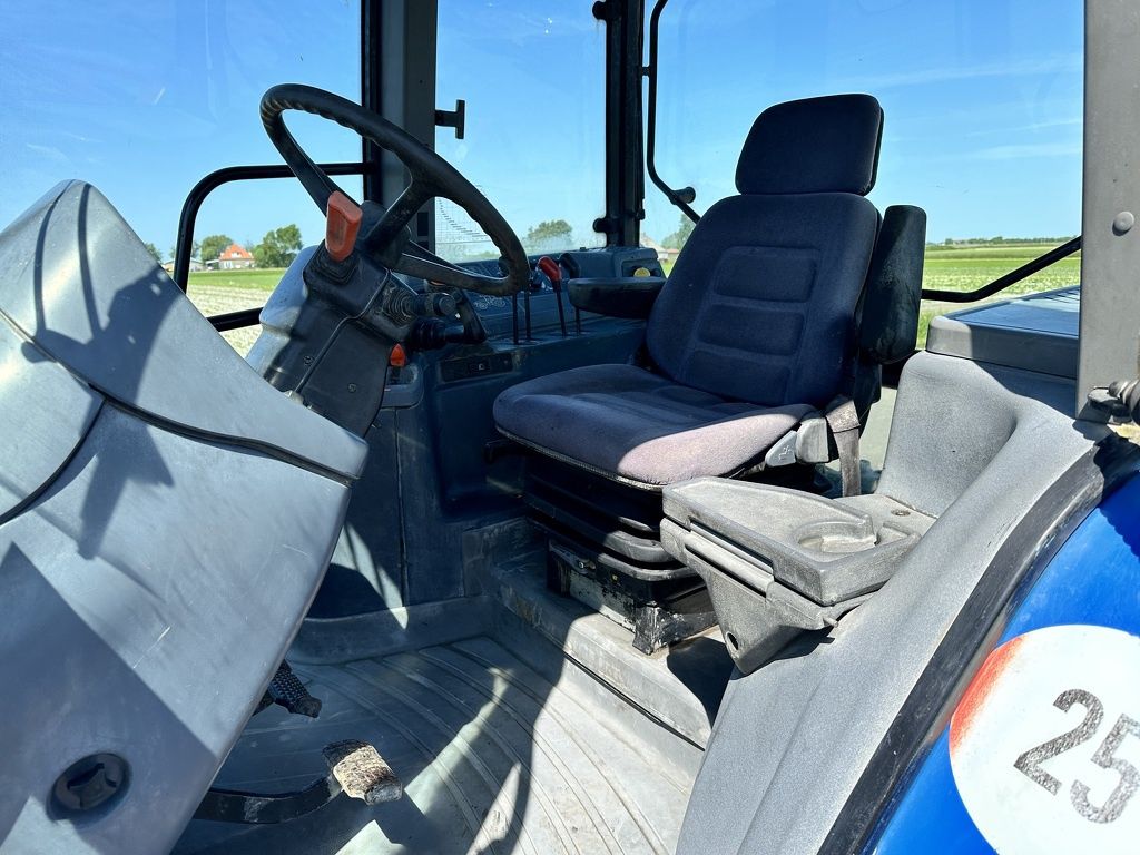 New Holland 8260