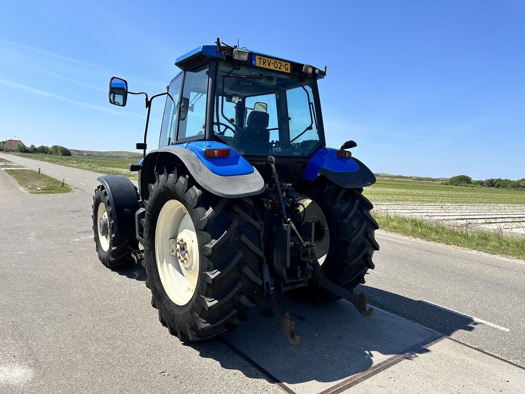 New Holland 8260