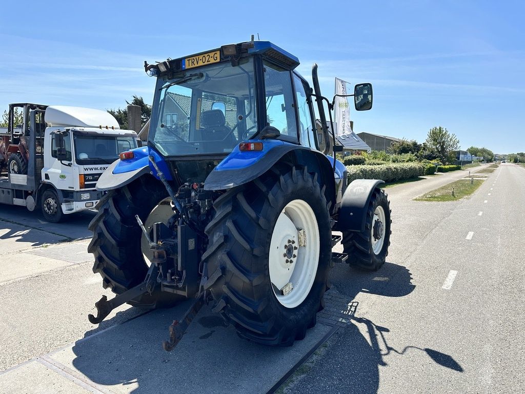 New Holland 8260