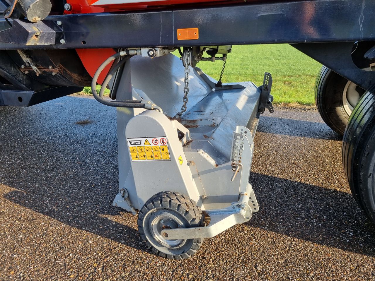 Trilo S4 multifunctionele veeg- / zuigwagen