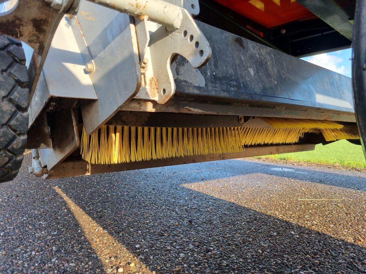 Trilo S4 multifunctionele veeg- / zuigwagen