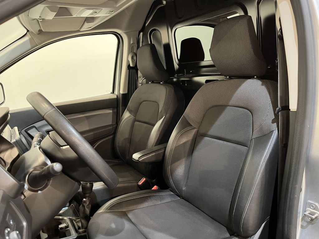 Renault Express 1.5 dCi 95 Comfort + / Euro 6 / Airco / Cruise Control / CarPlay / Trekhaak / Camera / Navigatie / 17