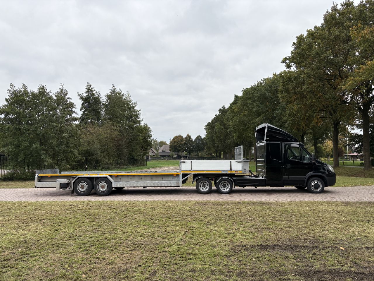 Be trekker Iveco Daily 50C17 jeep-as - semi kuip met knikvloer