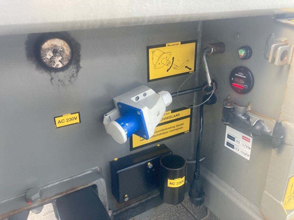 Holland Lift HL 9714