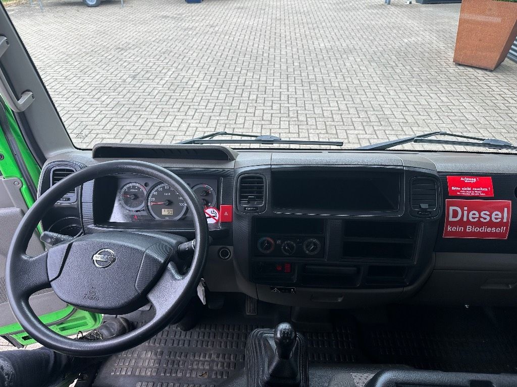 Palfinger P 260 B op Nissan Cabstar