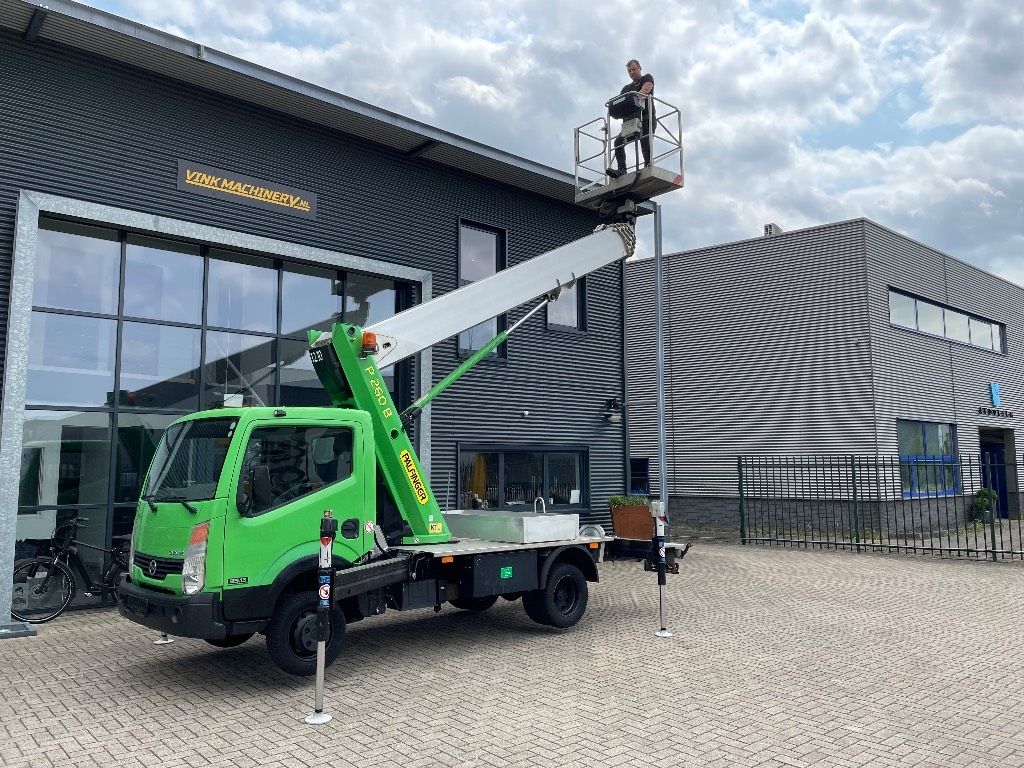 Palfinger P 260 B op Nissan Cabstar