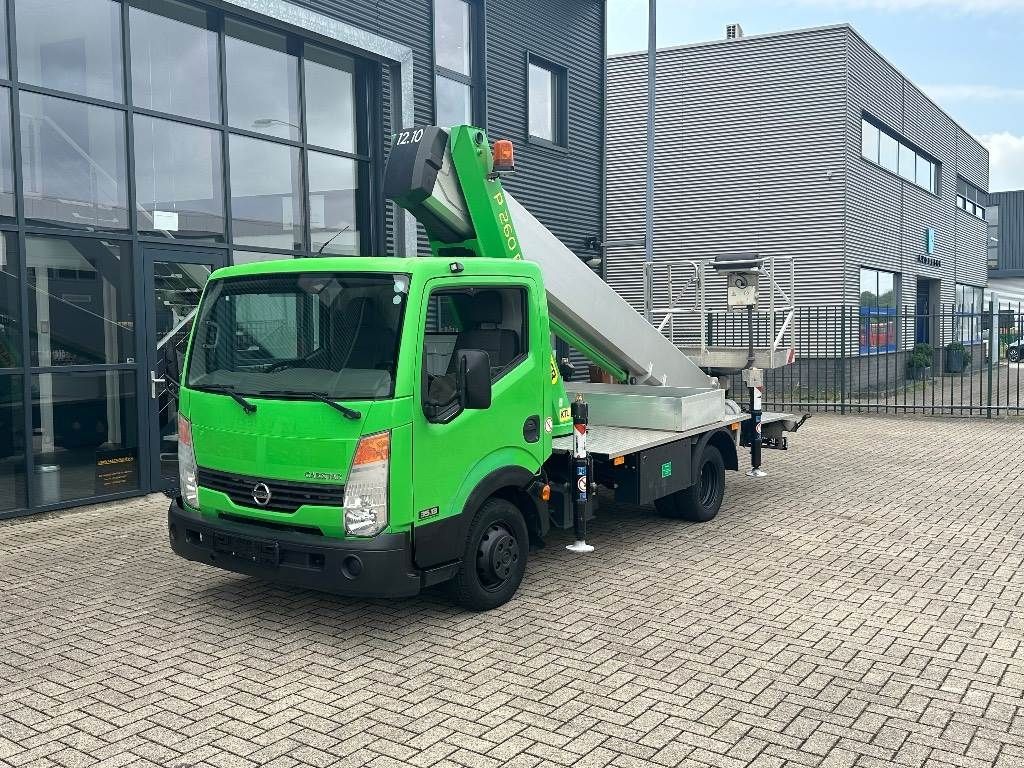 Palfinger P 260 B op Nissan Cabstar