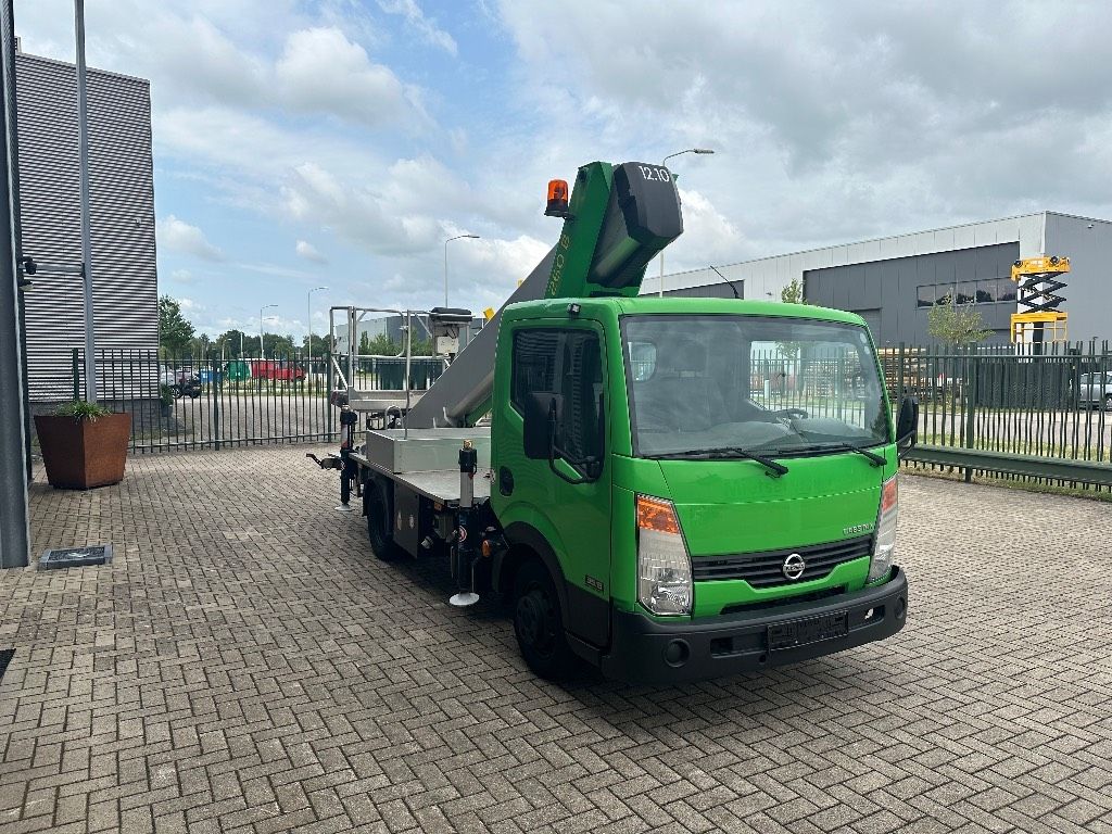 Palfinger P 260 B op Nissan Cabstar