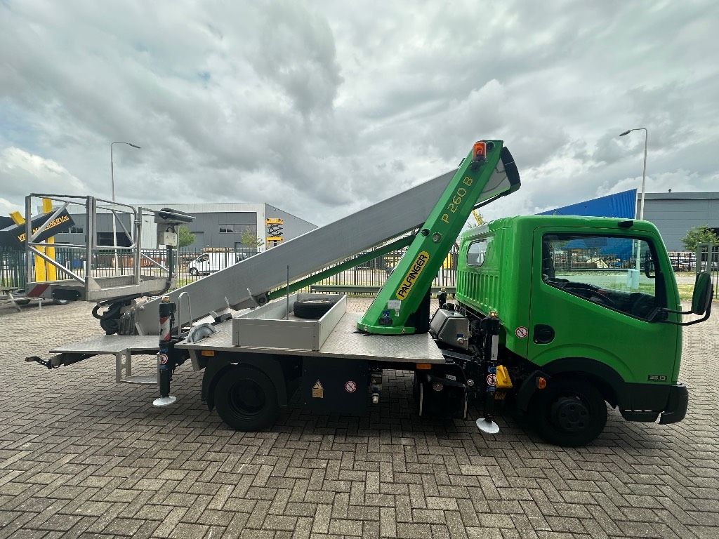 Palfinger P 260 B op Nissan Cabstar