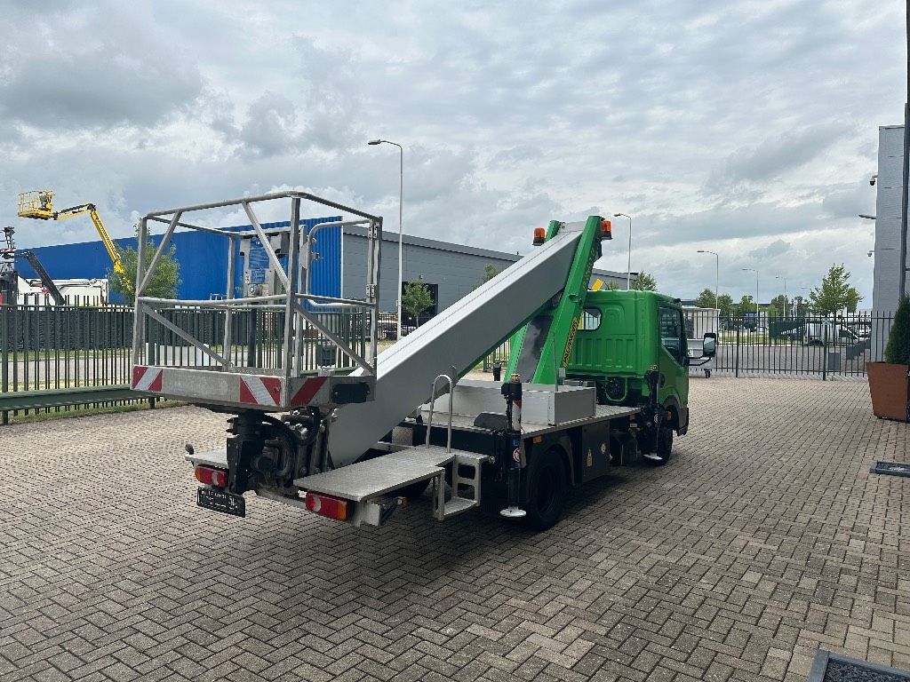 Palfinger P 260 B op Nissan Cabstar