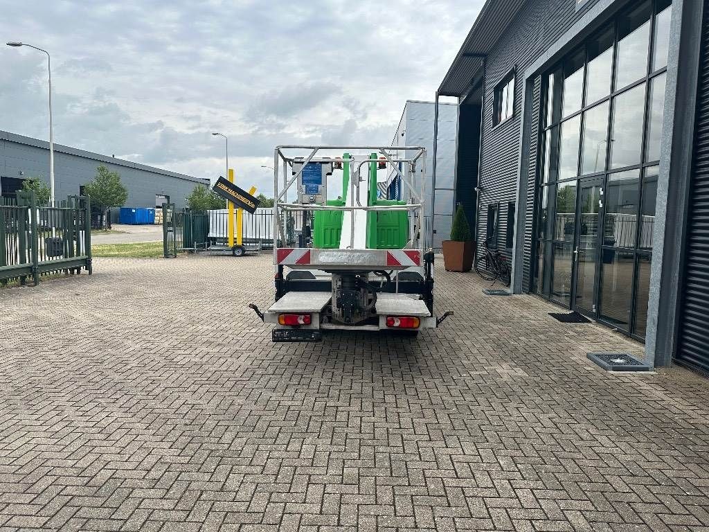 Palfinger P 260 B op Nissan Cabstar
