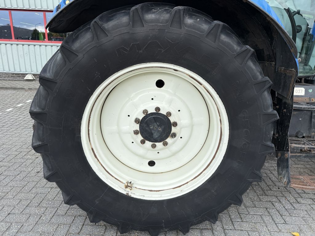 New Holland T7040 Power Command